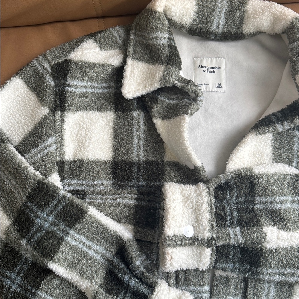 NEW Abercrombie & Fitch Sherpa Jacket in Olive Plaid - Picture 4 of 5